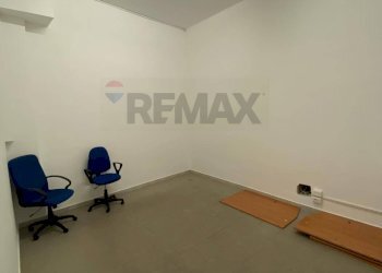 Stanza vuota - Office Via San Tommaso D'aquino
 
6, Bari - photo 5