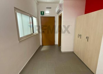 Stanza vuota - Office Via San Tommaso D'aquino
 
6, Bari - photo 13