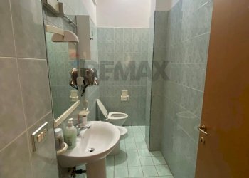 Bagno - Office Via San Tommaso D'aquino
 
6, Bari - photo 14