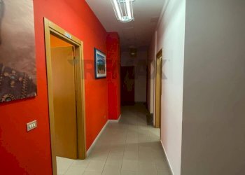 Hall / corridoio - Office Via San Tommaso D'aquino
 
6, Bari - photo 15