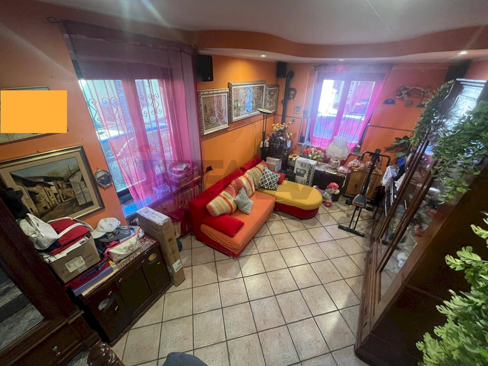 Soggiorno - Semi-detached house Via Broglio
6, Cocquio-Trevisago - photo 3