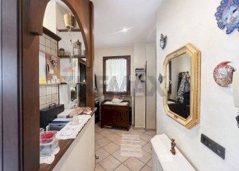 Hall / corridoio - Casa semi indipendente Via Broglio
 
6, Cocquio-Trevisago - foto 6