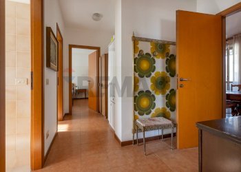 Hall / corridoio - Quadrilocale VIA RODARI
 
35, Varese - foto 12