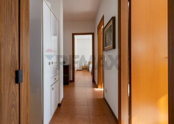 Hall / corridoio - Quadrilocale VIA RODARI
 
35, Varese - foto 13