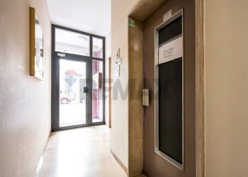 Ricezione / Lobby - Bilocale VIA PIAVE
 
7, Varese - foto 25