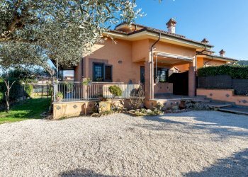 Casa all\'aperto - Villa a Schiera Via Provinciale 28a
 
64, Nerola - foto 4