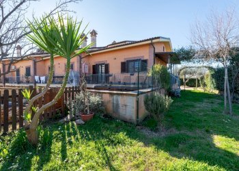 Casa all\'aperto - Villa a Schiera Via Provinciale 28a
 
64, Nerola - foto 8