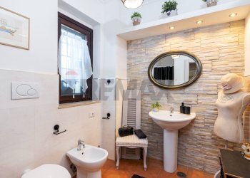Bagno - Villa a Schiera Via Provinciale 28a
 
64, Nerola - foto 15