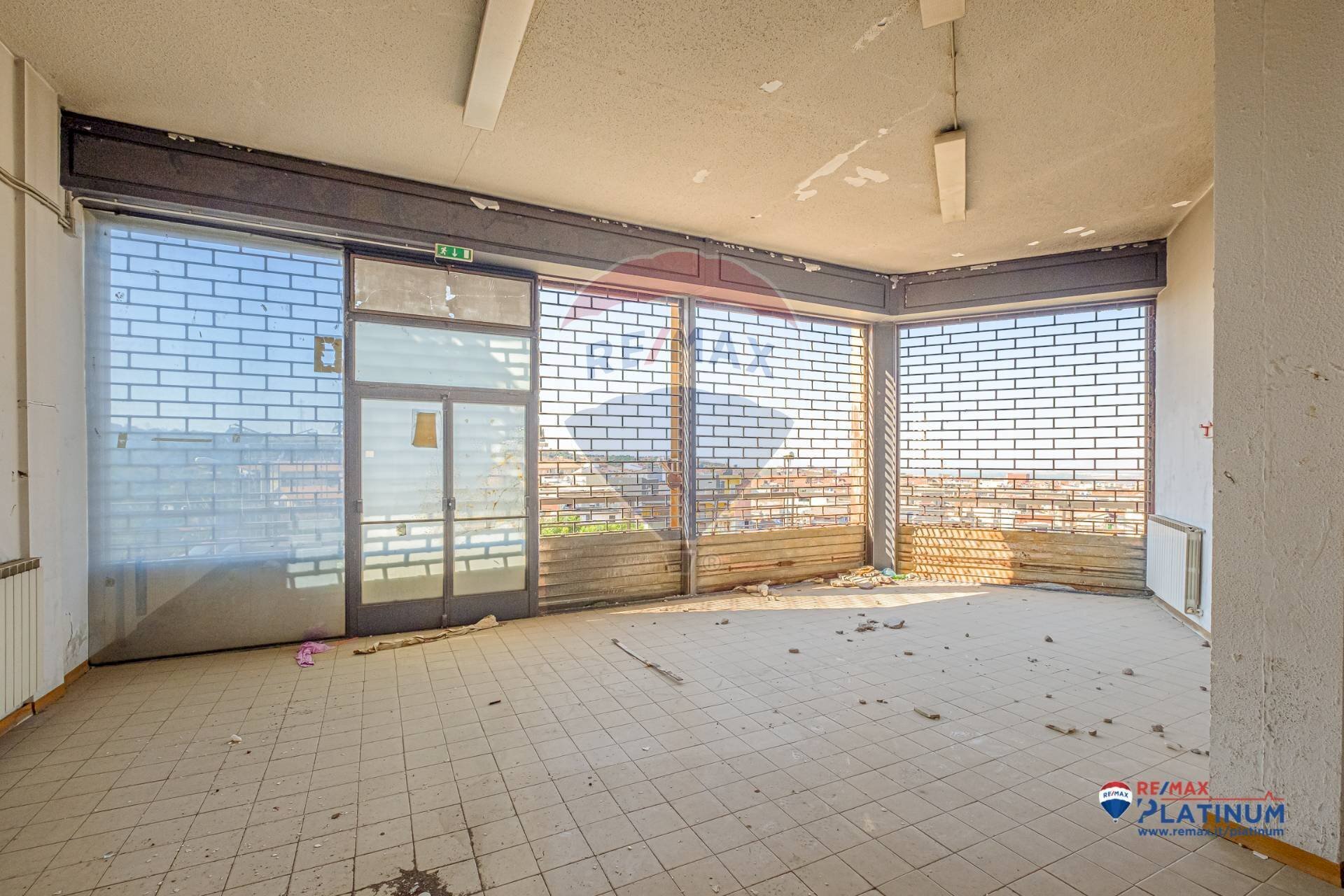 Stanza vuota - Locale Commerciale Vittorio Emanuele
 
424, Paterno - foto 1