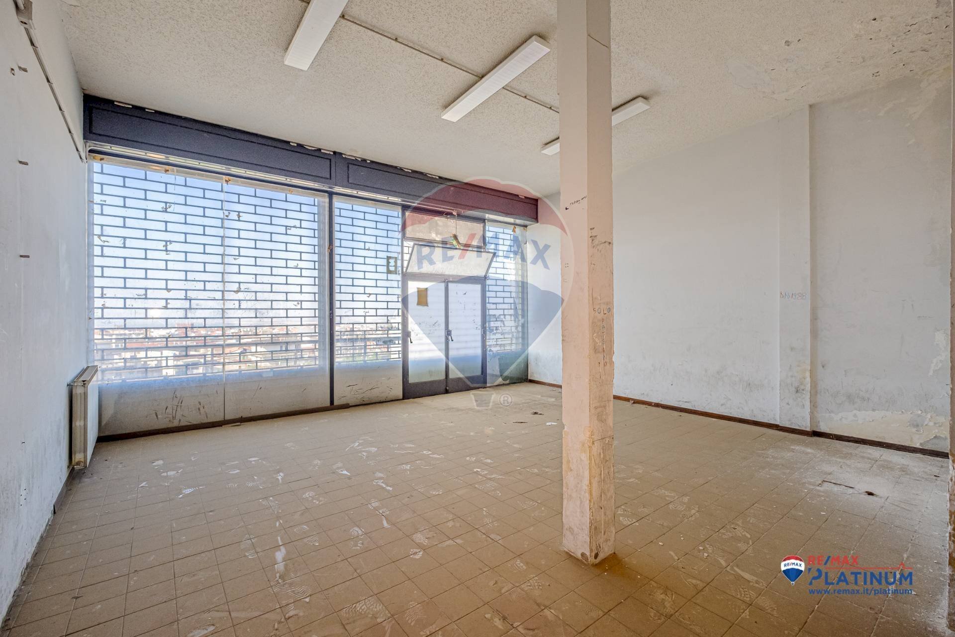 Stanza vuota - Locale Commerciale Vittorio Emanuele
 
424, Paterno - foto 1