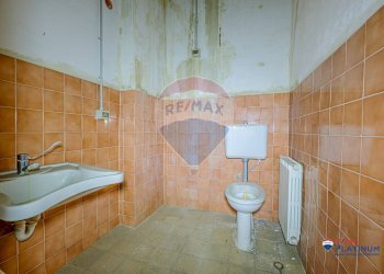 Bagno - Locale Commerciale Vittorio Emanuele
 
424, Paterno - foto 5