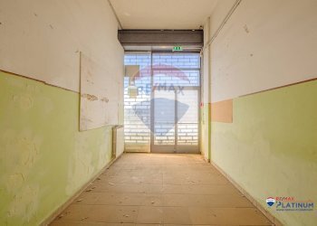 Stanza vuota - Locale Commerciale Vittorio Emanuele
 
424, Paterno - foto 8