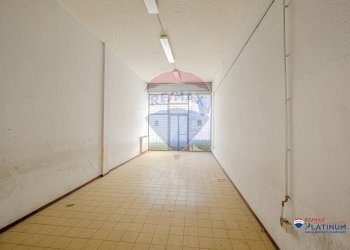 Stanza vuota - Locale Commerciale Vittorio Emanuele
 
424, Paterno - foto 12