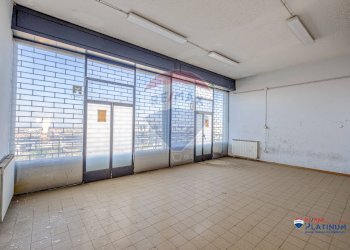 Stanza vuota - Locale Commerciale Vittorio Emanuele
 
424, Paterno - foto 14