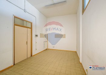 Stanza vuota - Locale Commerciale Vittorio Emanuele
 
424, Paterno - foto 17