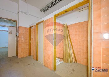 Hall / corridoio - Locale Commerciale Vittorio Emanuele
 
424, Paterno - foto 20