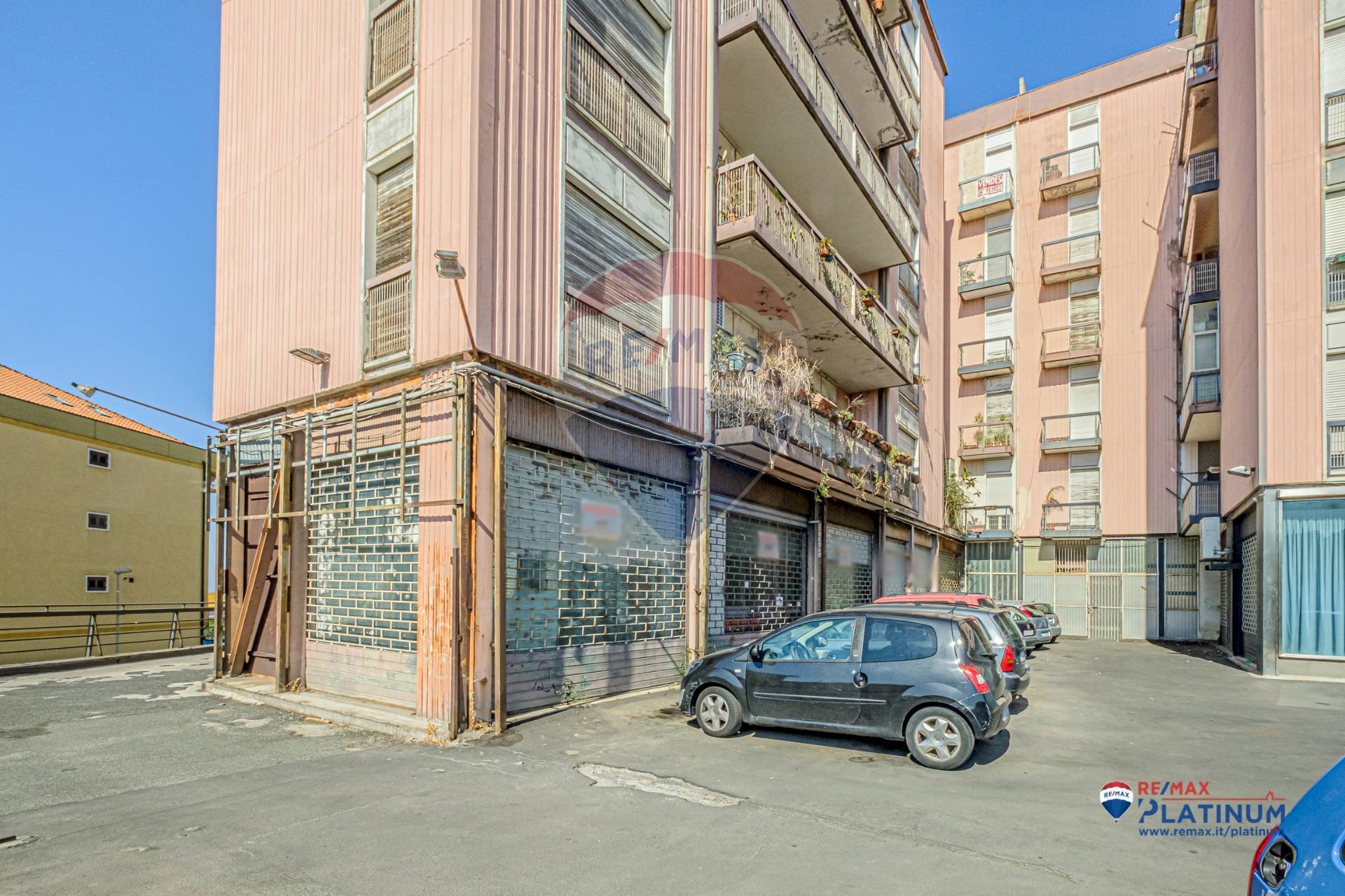 Edificio all\'aperto - Locale Commerciale Vittorio Emanuele
 
424, Paterno - foto 1