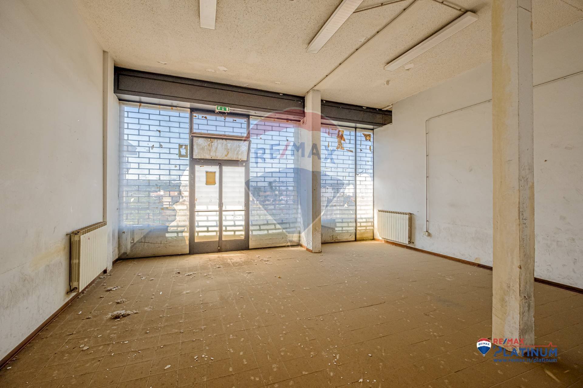 Stanza vuota - Locale Commerciale Vittorio Emanuele
424, Paterno - foto 2