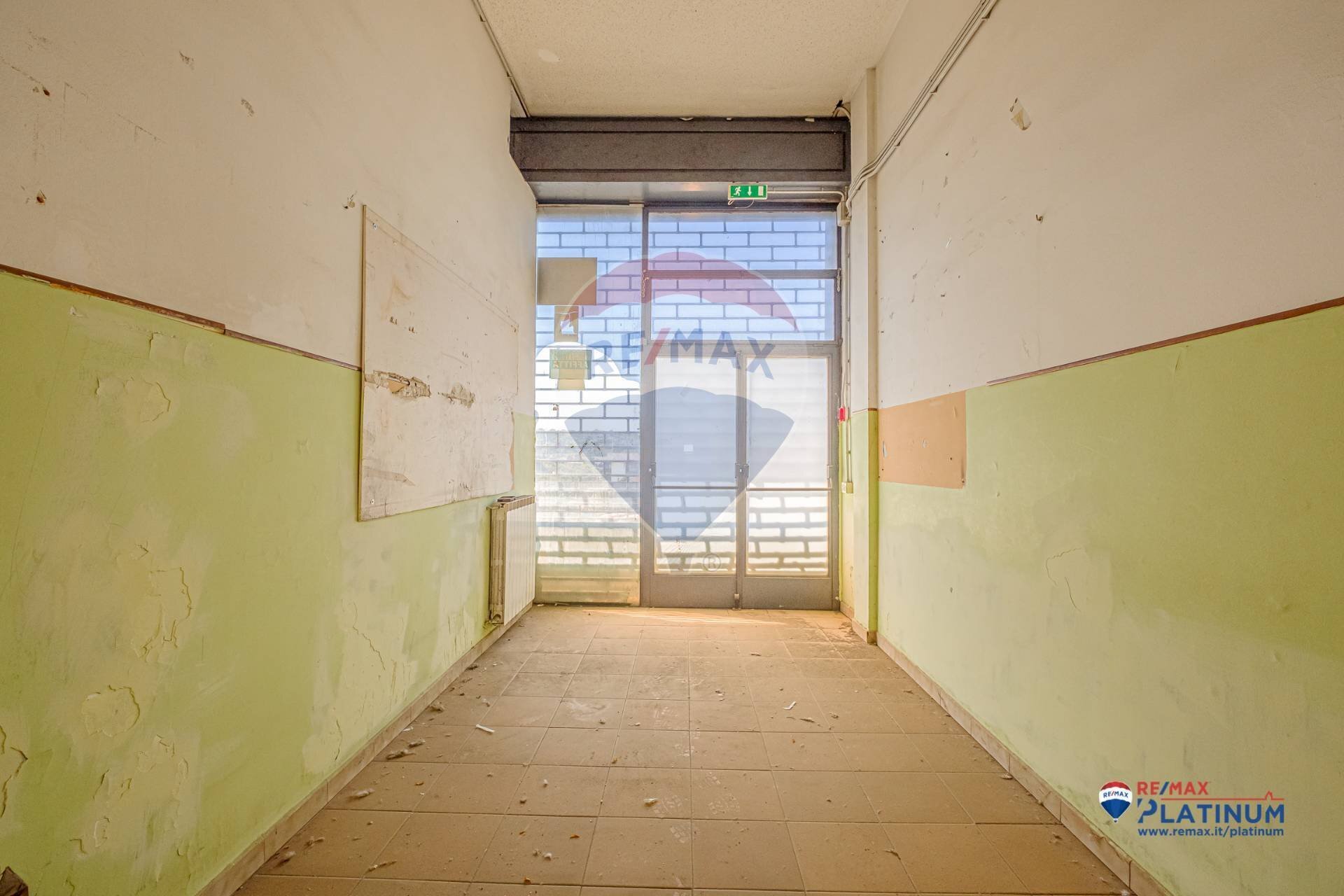 Stanza vuota - Locale Commerciale Vittorio Emanuele
424, Paterno - foto 3