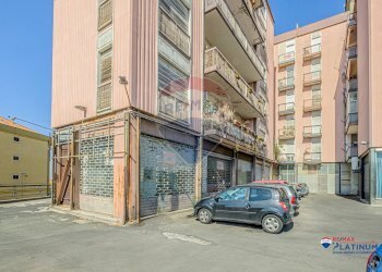 Edificio all\'aperto - Locale Commerciale Vittorio Emanuele
 
424, Paterno - foto 1