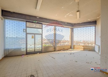 Stanza vuota - Locale Commerciale Vittorio Emanuele
 
424, Paterno - foto 4