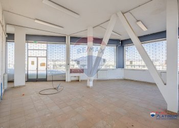 Stanza vuota - Locale Commerciale Vittorio Emanuele
 
424, Paterno - foto 5