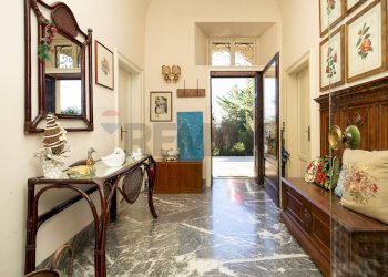 Hall / corridoio - Villa Via Roma
 
11, Brunate - foto 11