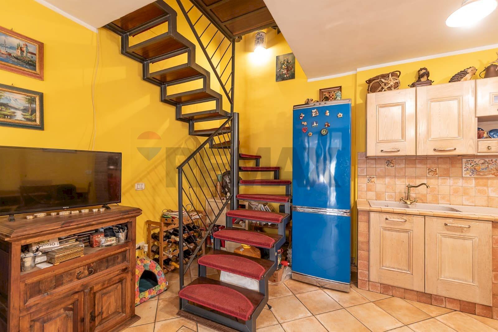 Scale - Bilocale Via Po
 
71, Montemarciano - foto 3