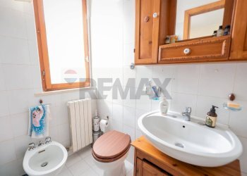 Bagno - Bilocale Via Po
 
71, Montemarciano - foto 8