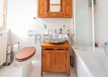 Bagno - Bilocale Via Po
 
71, Montemarciano - foto 9