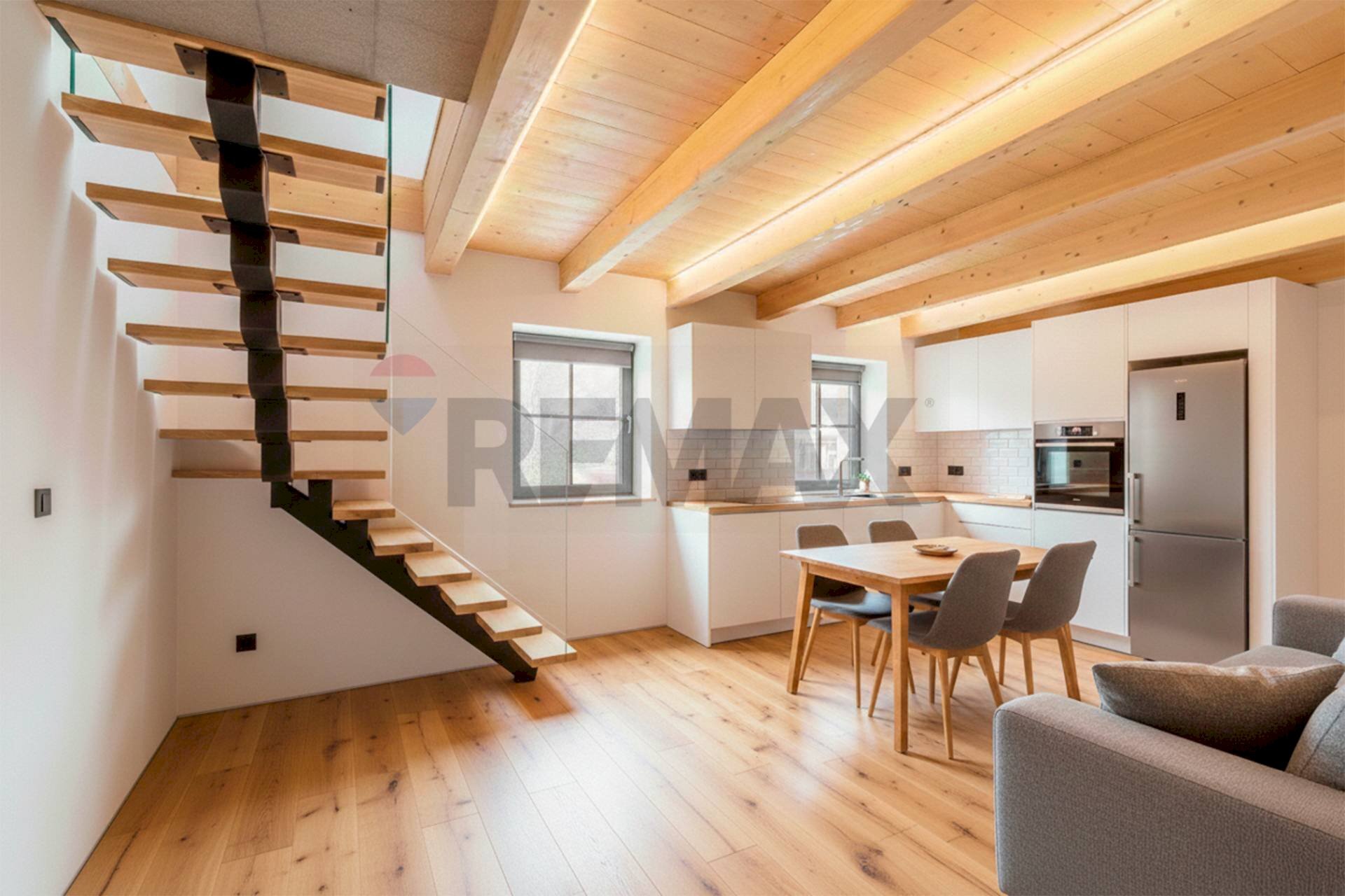 Sala da pranzo - Semi-detached house vicolo cocciari
 
25, Apiro - photo 1