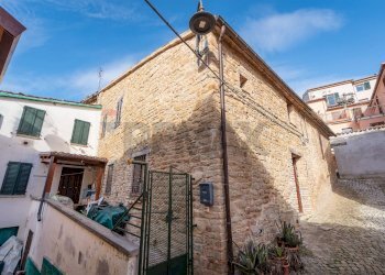 Edificio all\'aperto - Casa semi indipendente vicolo cocciari
 
25, Apiro - foto 3