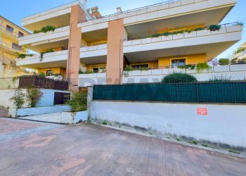 Edificio all\'aperto - Monolocale Via Sumirago
 
31, Roma - foto 3