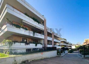 Edificio all\'aperto - Monolocale Via Sumirago
 
31, Roma - foto 4