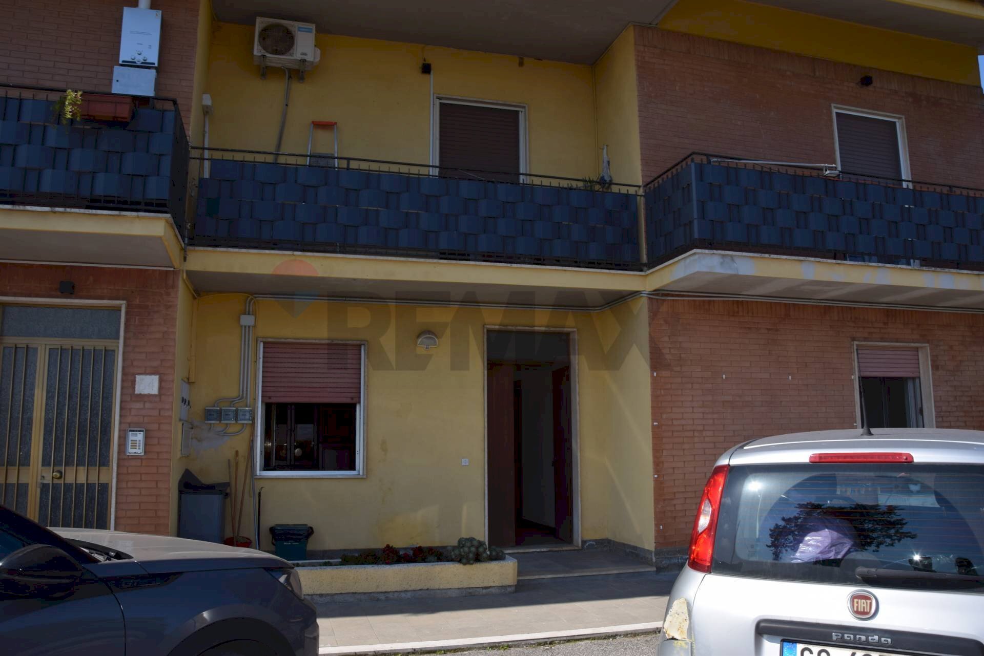 Edificio all\'aperto - Semi-detached house Viia Laurentina
 
114, Pomezia - photo 1