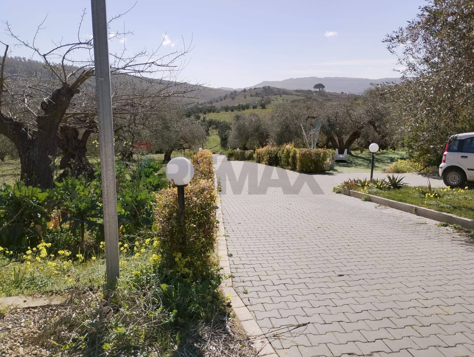 Vista delle montagne - Villa Salita Milicucco
 
s. n., Piazza Armerina - foto 2