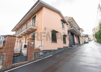 Edificio all\'aperto - Casa semi indipendente Via cancelliere
 
58, Zafferana Etnea - foto 1