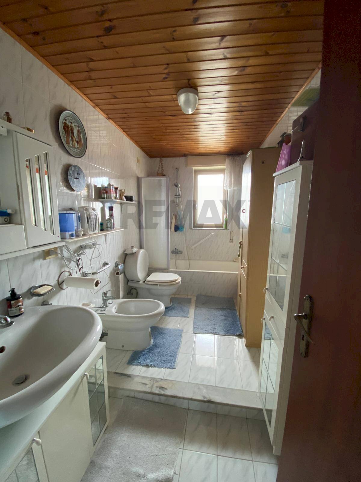 Bagno - Quadrilocale Via LLIRIA
 
5, Giardini-Naxos - foto 3