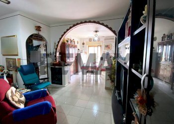 Sala da pranzo - Quadrilocale Via LLIRIA
 
5, Giardini-Naxos - foto 3