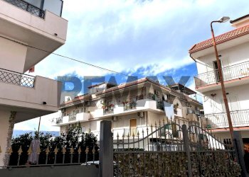 Edificio all\'aperto - Quadrilocale Via LLIRIA
 
5, Giardini-Naxos - foto 16
