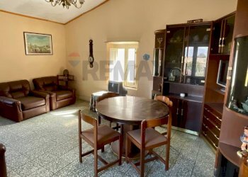 Sala da pranzo - Casa indipendente Via Mongibello Nazionale
 
101, Castiglione di Sicilia - foto 18