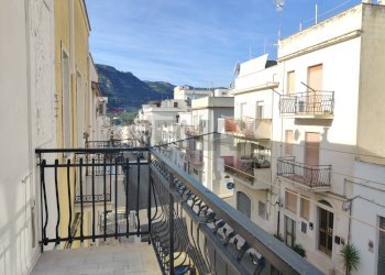 Balcone - Trilocale Via Dante Alighieri
 
21, Mattinata - foto 7