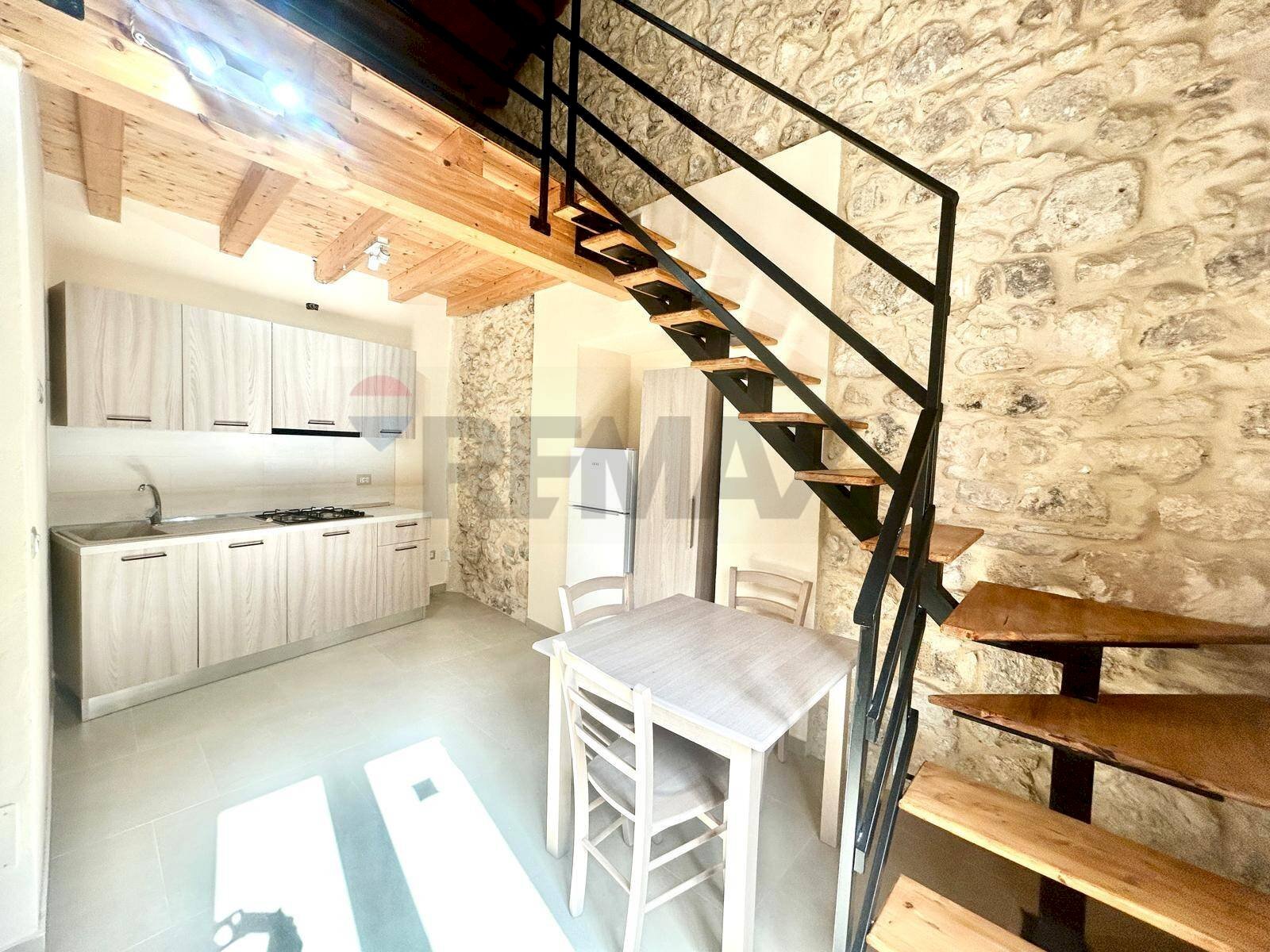 Scale - Appartamento via S. Teresa
 
20, Siracusa - foto 1