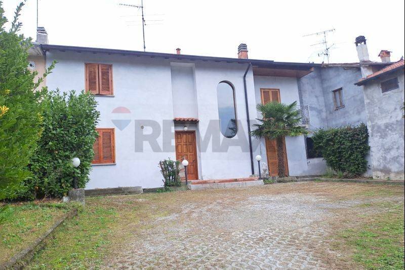 Casa all\'aperto - Casa indipendente VIA BARAGGIA
 
19, Castelletto Sopra Ticino - foto 2
