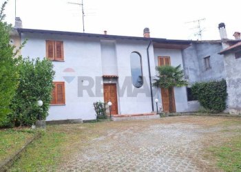 Casa all\'aperto - Casa indipendente VIA BARAGGIA
 
19, Castelletto Sopra Ticino - foto 2