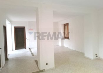 Hall / corridoio - Casa indipendente VIA BARAGGIA
 
19, Castelletto Sopra Ticino - foto 4