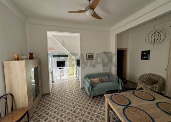 Sala da pranzo - Trilocale Via Manlio
 
7, Peschici - foto 1