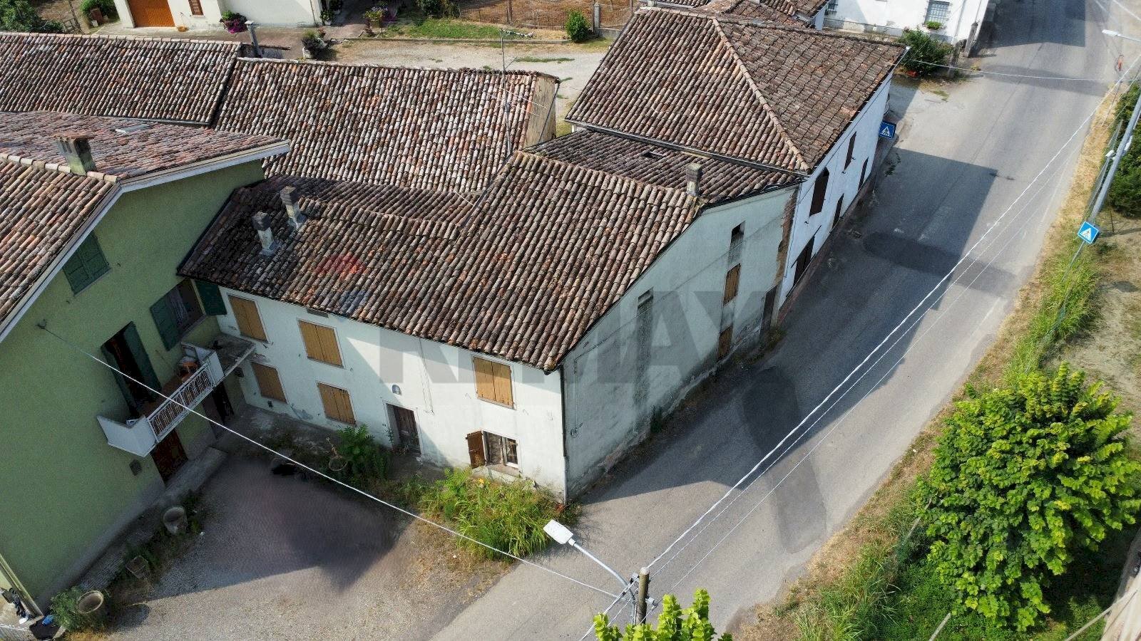 Casa all\'aperto - Casa semi indipendente Frazione Sant'Andrea
 
89, Busseto - foto 1