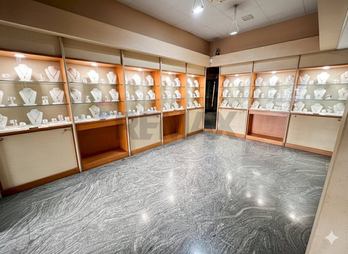 Stanza vuota - Locale Commerciale piazza orsini
 
13, Benevento - foto 3