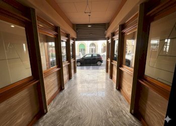 Hall / corridoio - Locale Commerciale piazza orsini
 
13, Benevento - foto 2